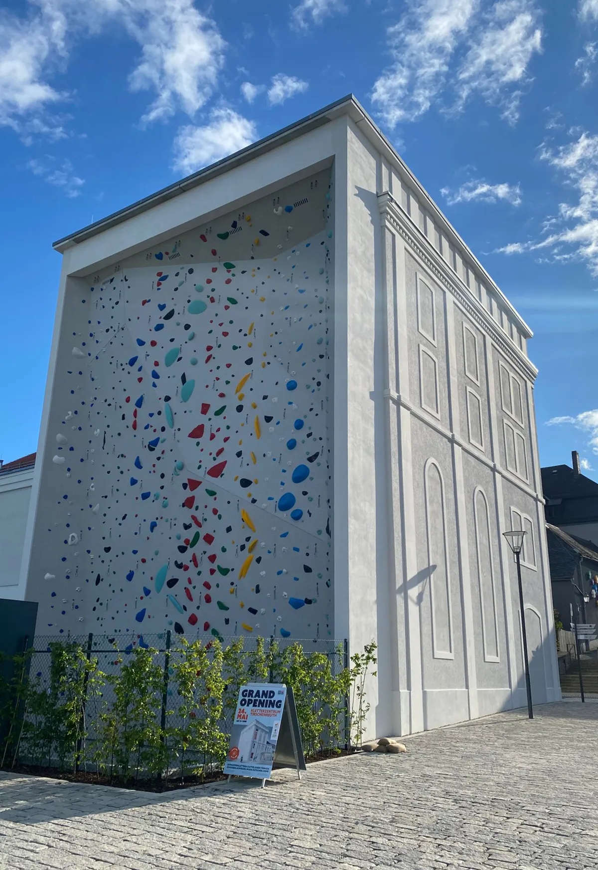 Außenkletterwand des DAV Kletterzentrums Tirschenreuth mit 14 Meter Höhe Außenkletterwand des DAV Kletterzentrums Tirschenreuth mit 14 Meter Höhe